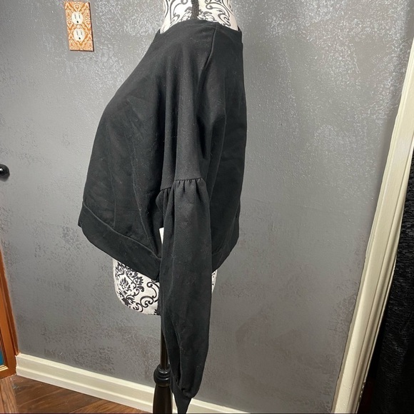 ABOUND
Cozy Crew Neck Cropped Sweatshirt In Black - Picture 7 of 12